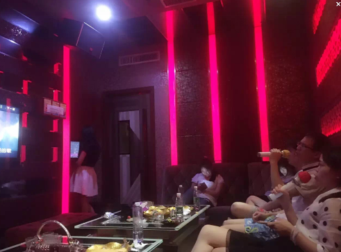 英碩吸塑90后俊男靚女集體出動，唱翻全場！